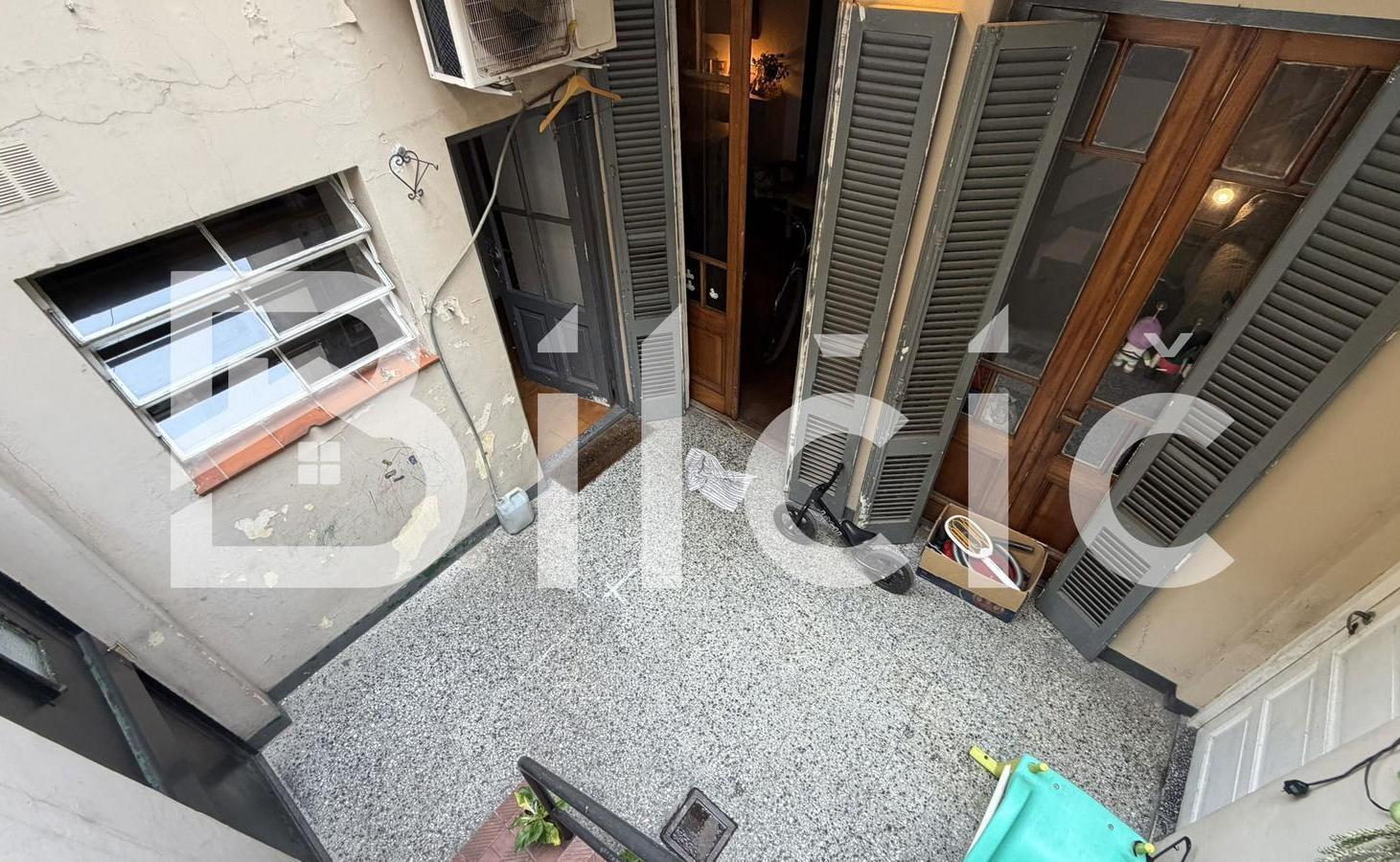 Foto de PH en Venta en Lanús Oeste, imagen 1