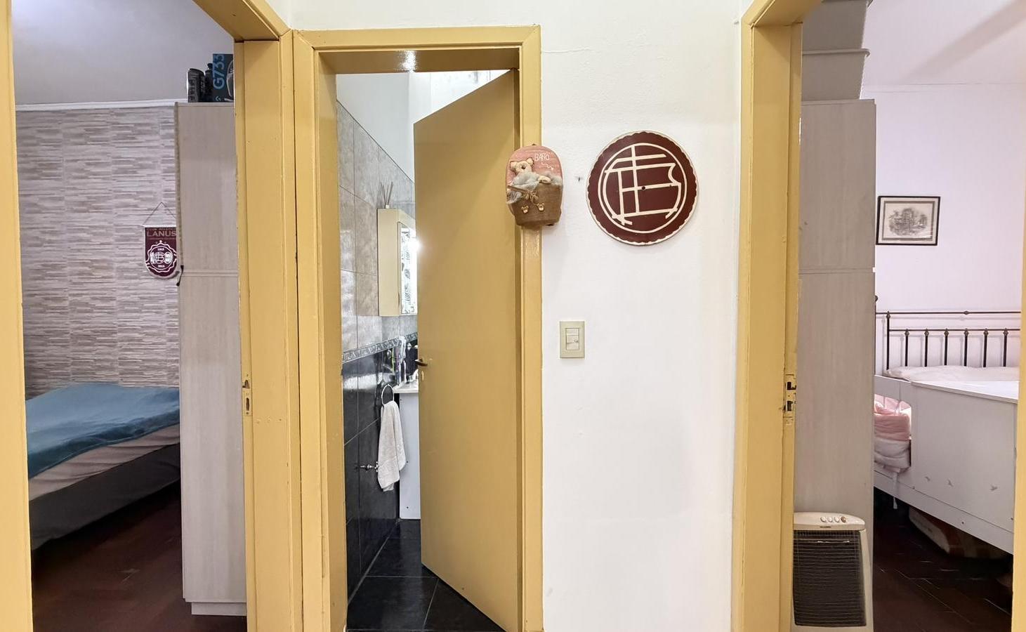 Foto de PH en Venta en Lanús Oeste, imagen 1