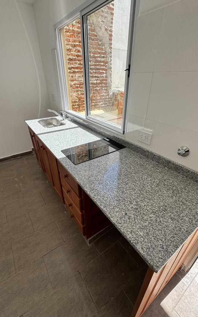 Foto de PH en alquiler de 2 amb en Lanús, imagen 3