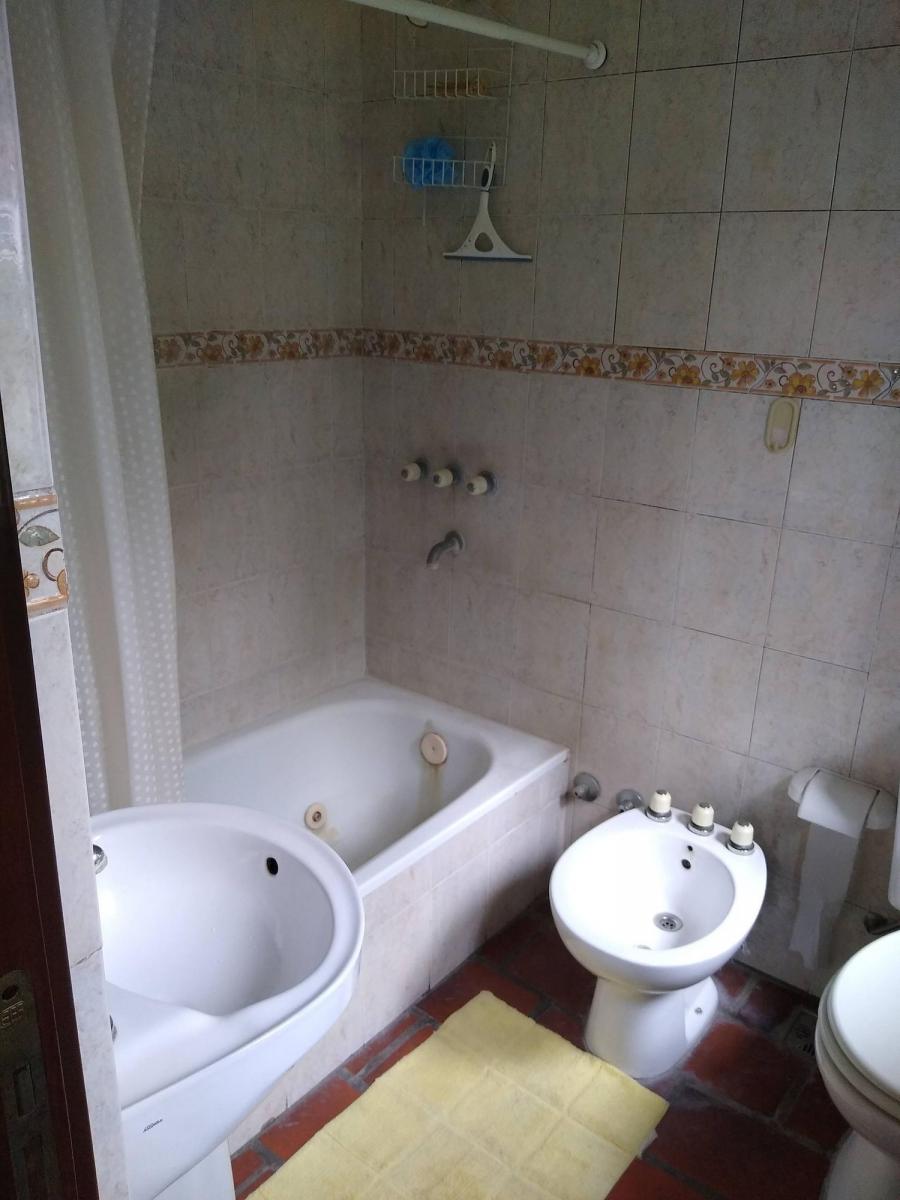 Casa 6 Amb. en Barrio El Cortijo, Malvinas Arg. 5