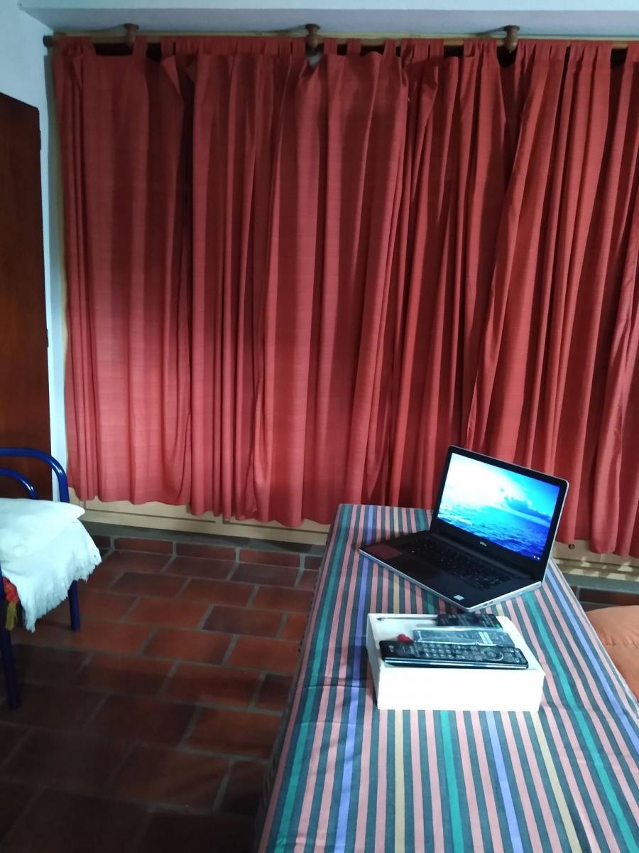Casa 6 Amb. en Barrio El Cortijo, Malvinas Arg. 3