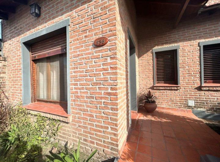 Venta casa 4 ambientes quincho/pileta en Cañuelas 2