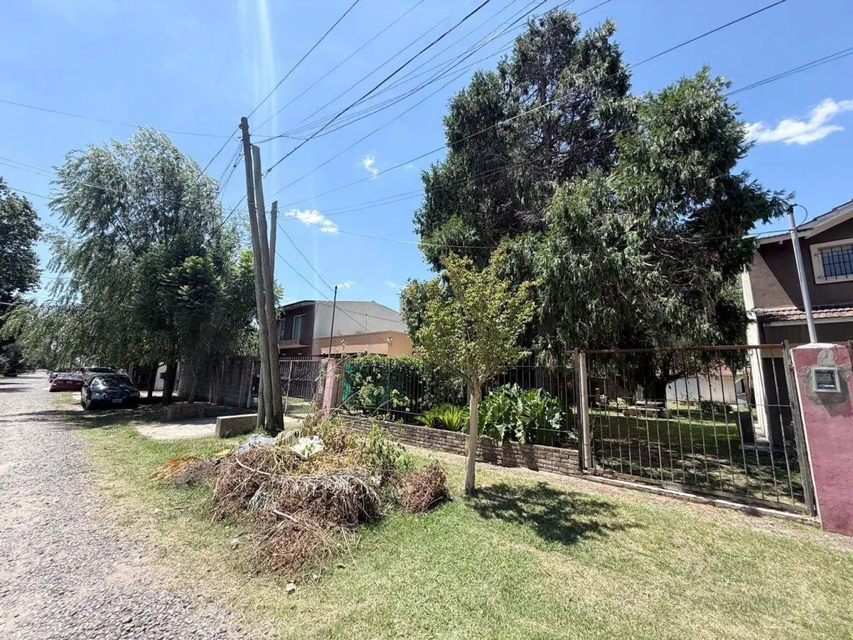 VENTA CASA 2 AMBIENTES SOBRE TERRENO DE 368 M2 3