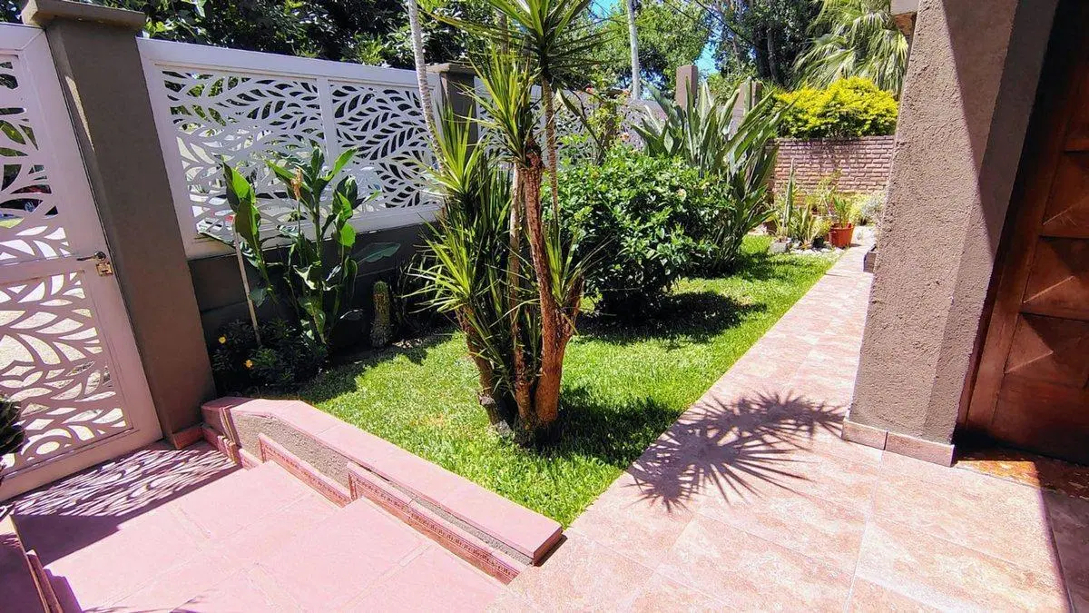 CASA 5 AMBIENTES-C/AMPLIO DEPOSITO/LOCAL, QUINCHO 4