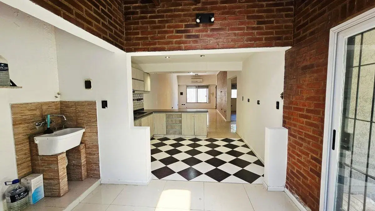 CASA EN VENTA EN DON TORCUATO -ACEPTA PERMUTA 2