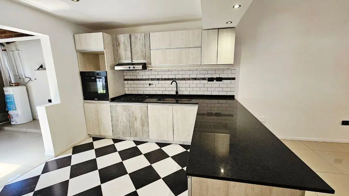 CASA EN VENTA EN DON TORCUATO -ACEPTA PERMUTA 5