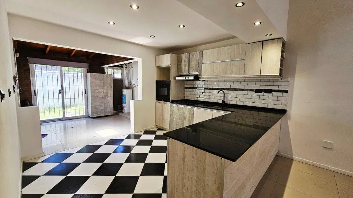 CASA EN VENTA EN DON TORCUATO -ACEPTA PERMUTA 4