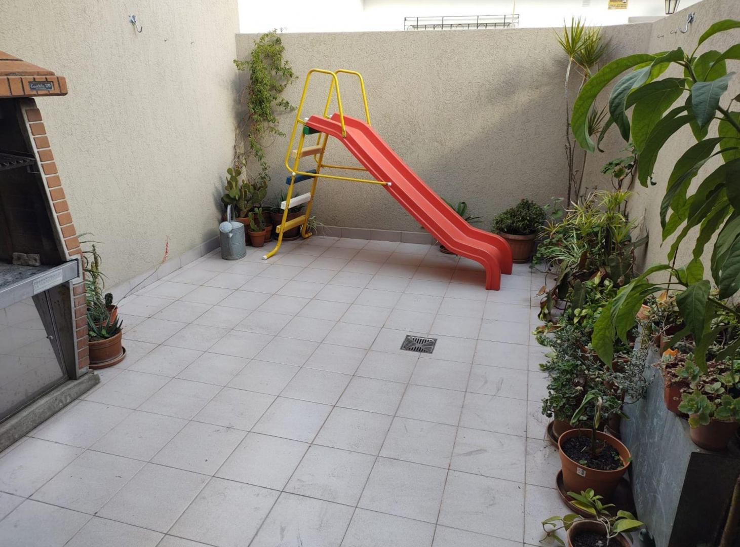 Casa duplex de 4 amb en venta en Villa Luzuriaga