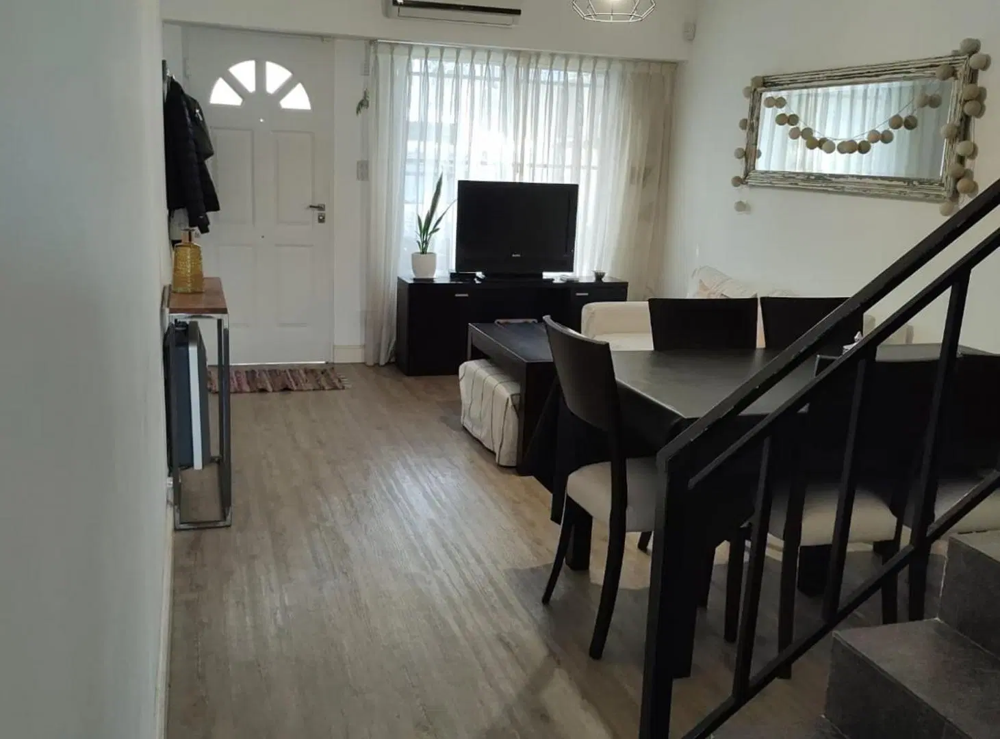 Casa duplex de 4 amb en venta en Villa Luzuriaga 2