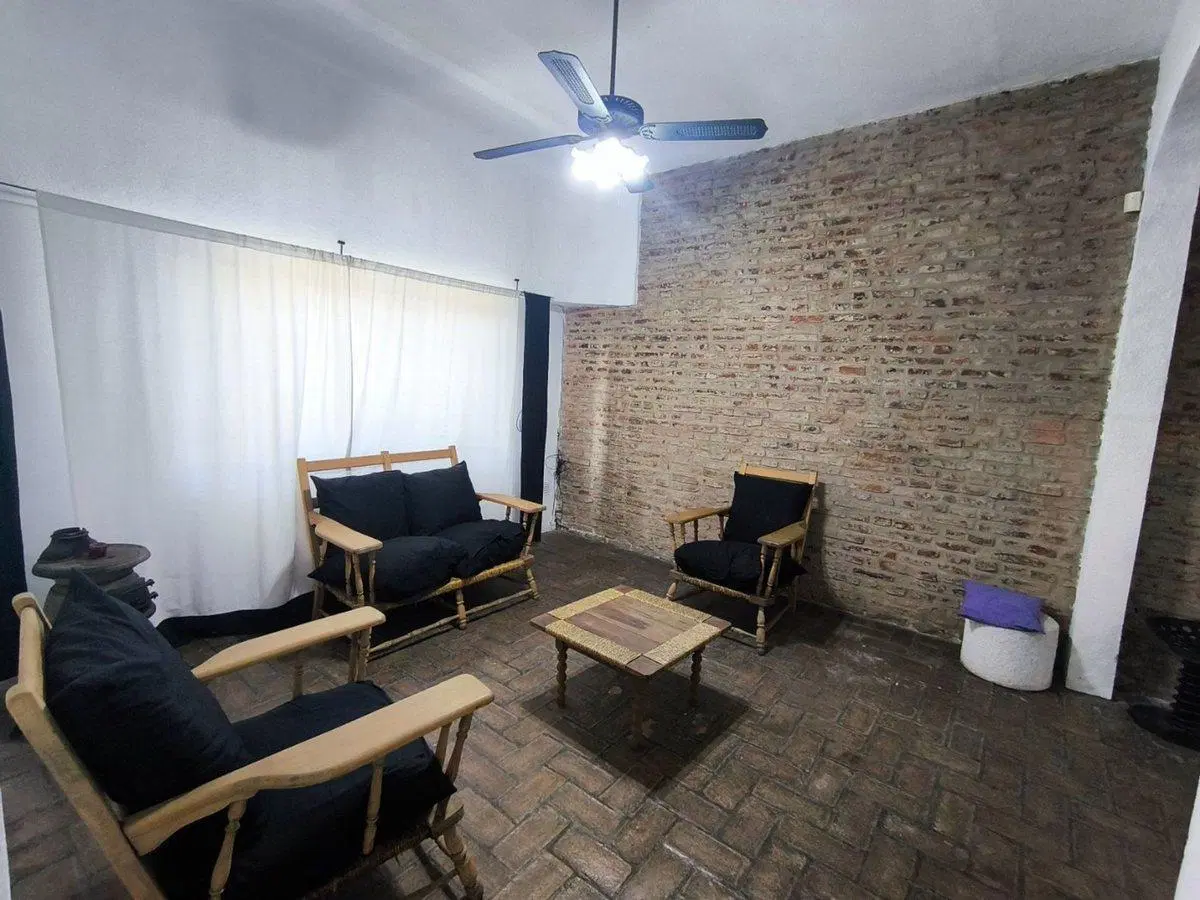 Casa 4 ambientes c/pileta y cochera 3