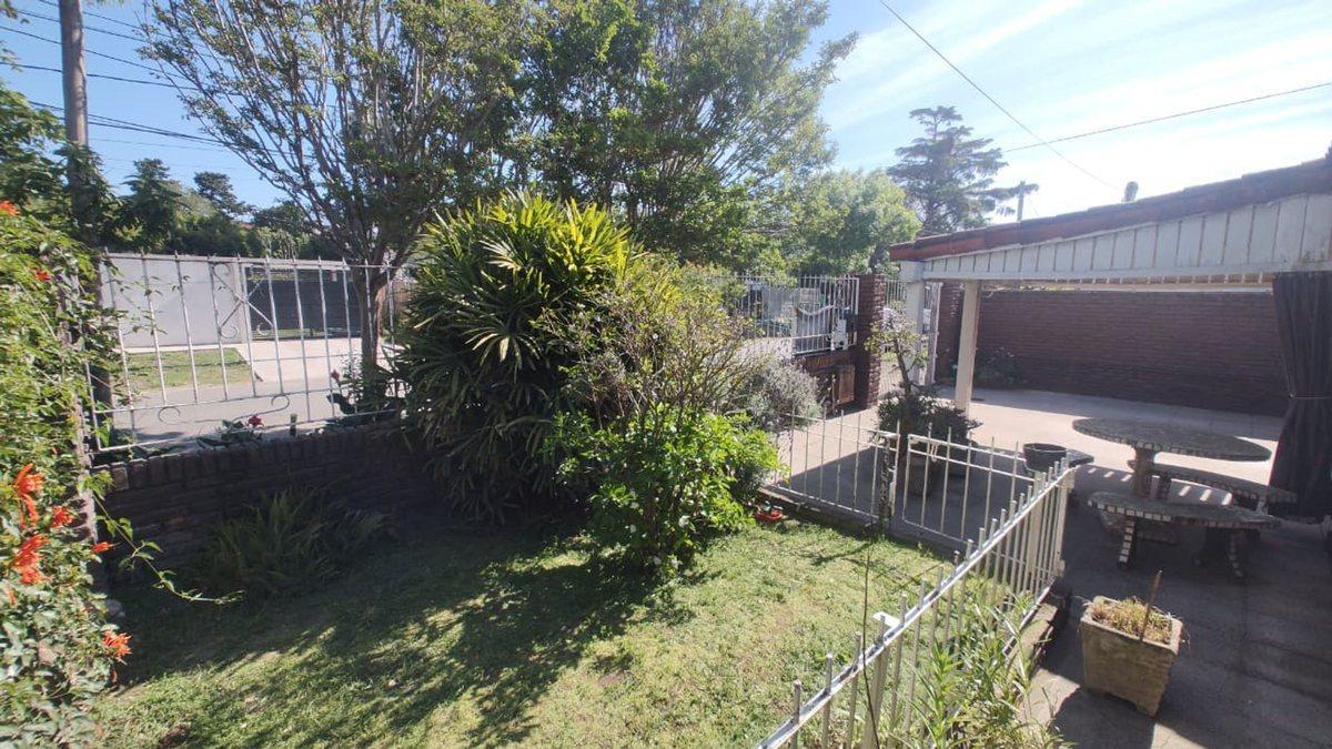 VENTA CASA 4 AMBIENTES CON TERRAZA GARAGE 3 AUTOS