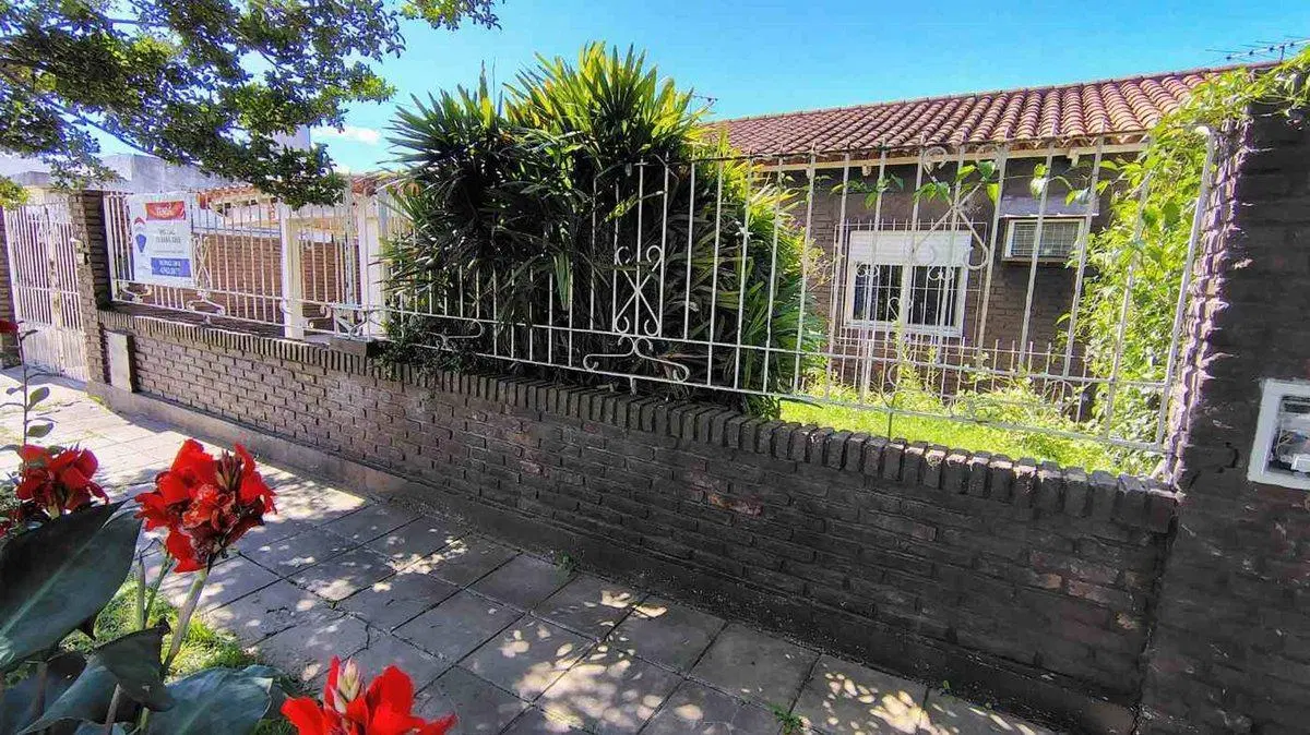 VENTA CASA 4 AMBIENTES CON TERRAZA GARAGE 3 AUTOS 3
