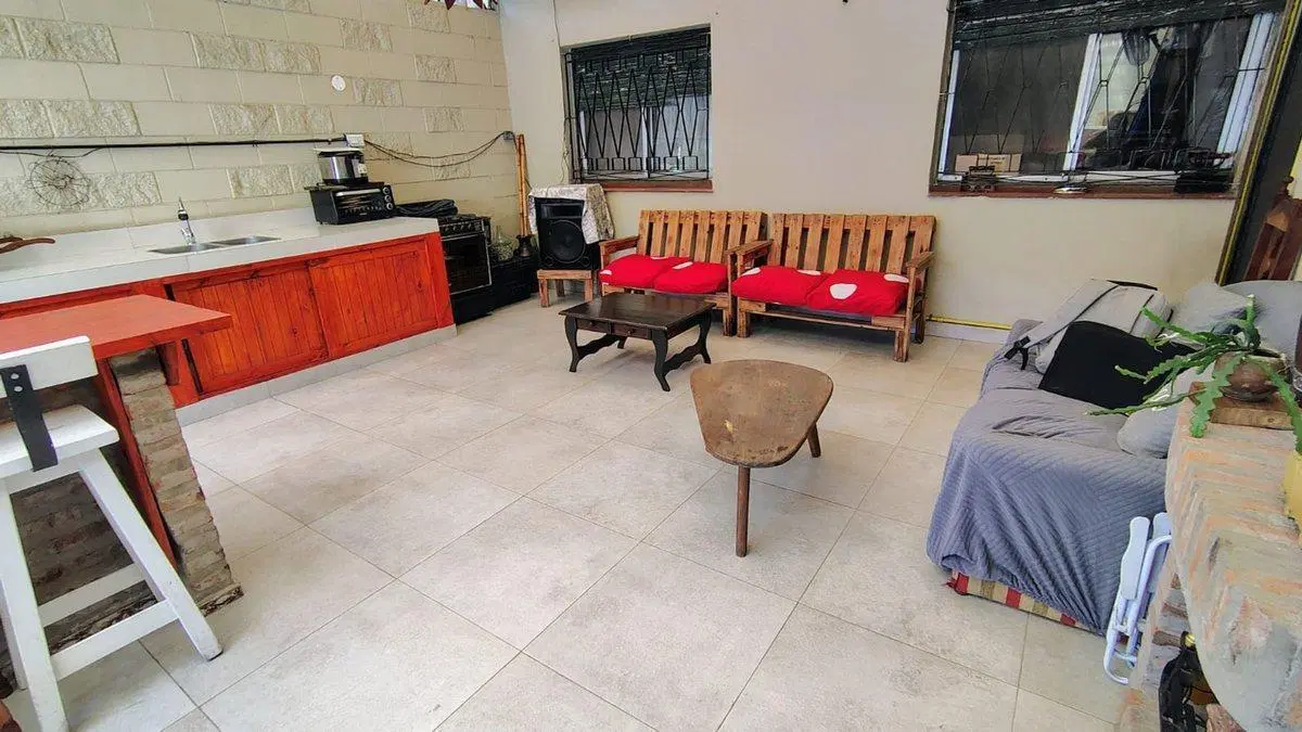 110 M2 de LOCAL COMERCIAL + CASA QUINCHO Y PILETA 3