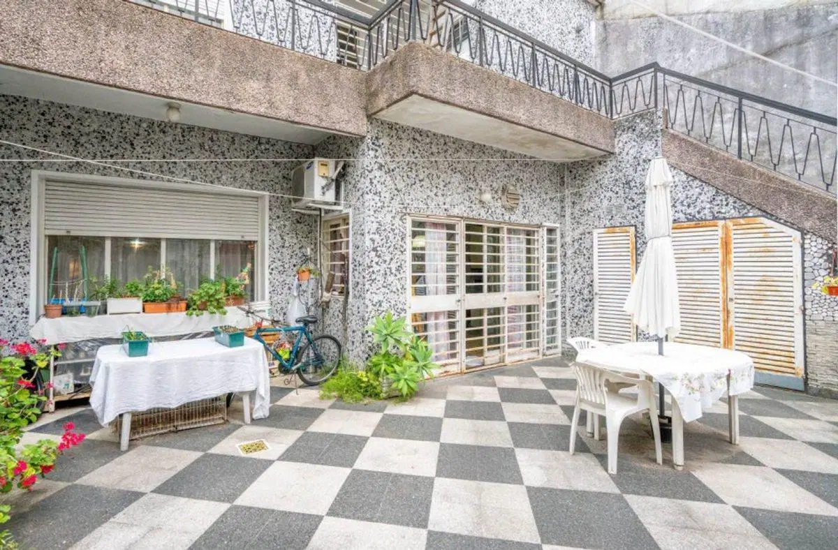 Casa 4 amb c/patio,parrilla y cochera venta Flores 2