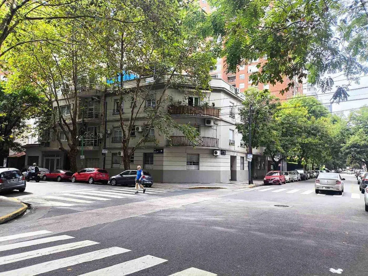 Departamento de 3 amb, tipo PH, 2do por escalera. 5