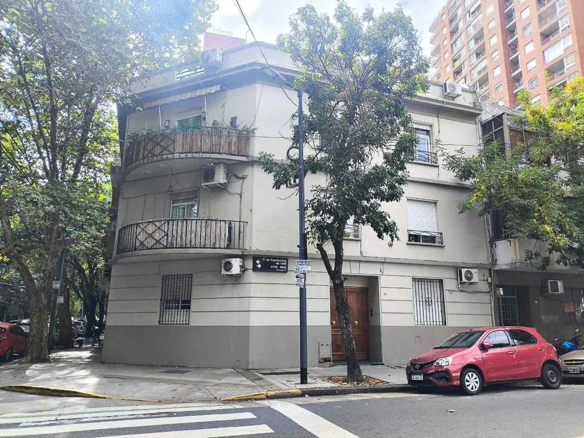 Departamento de 3 amb, tipo PH, 2do por escalera. 3