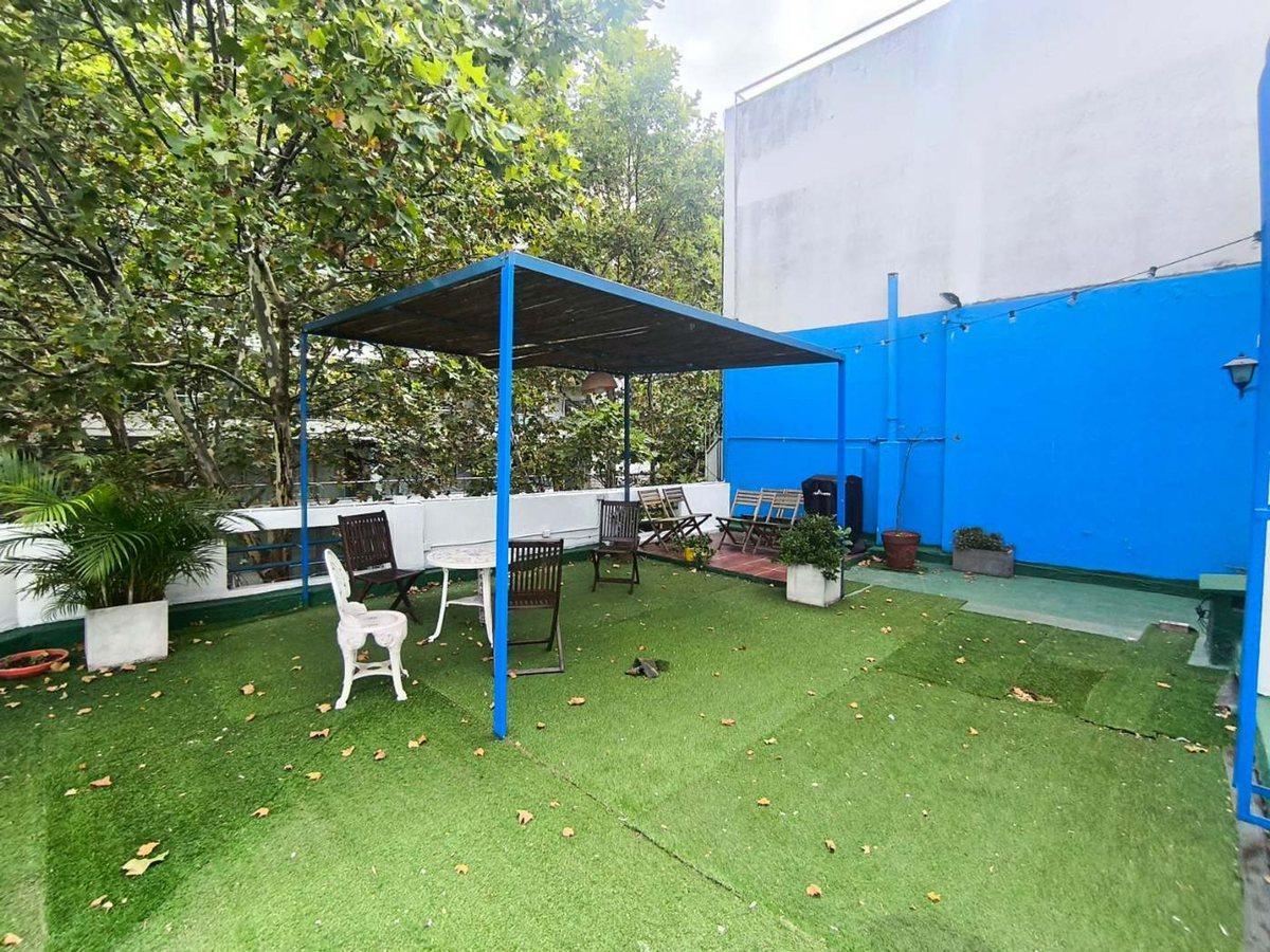Departamento de 3 amb, tipo PH, 2do por escalera.