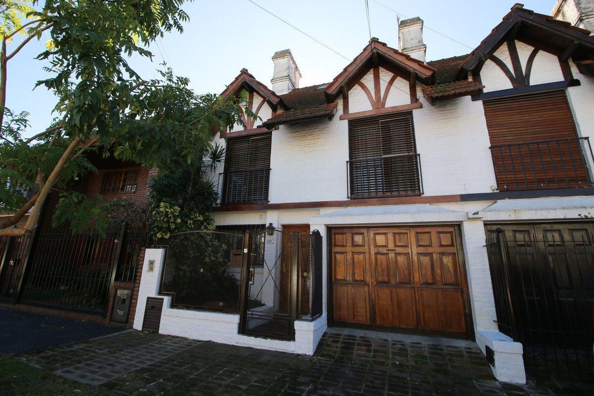 CASA VENTA CASEROS 5 AMBIENTES JARDIN PILETA