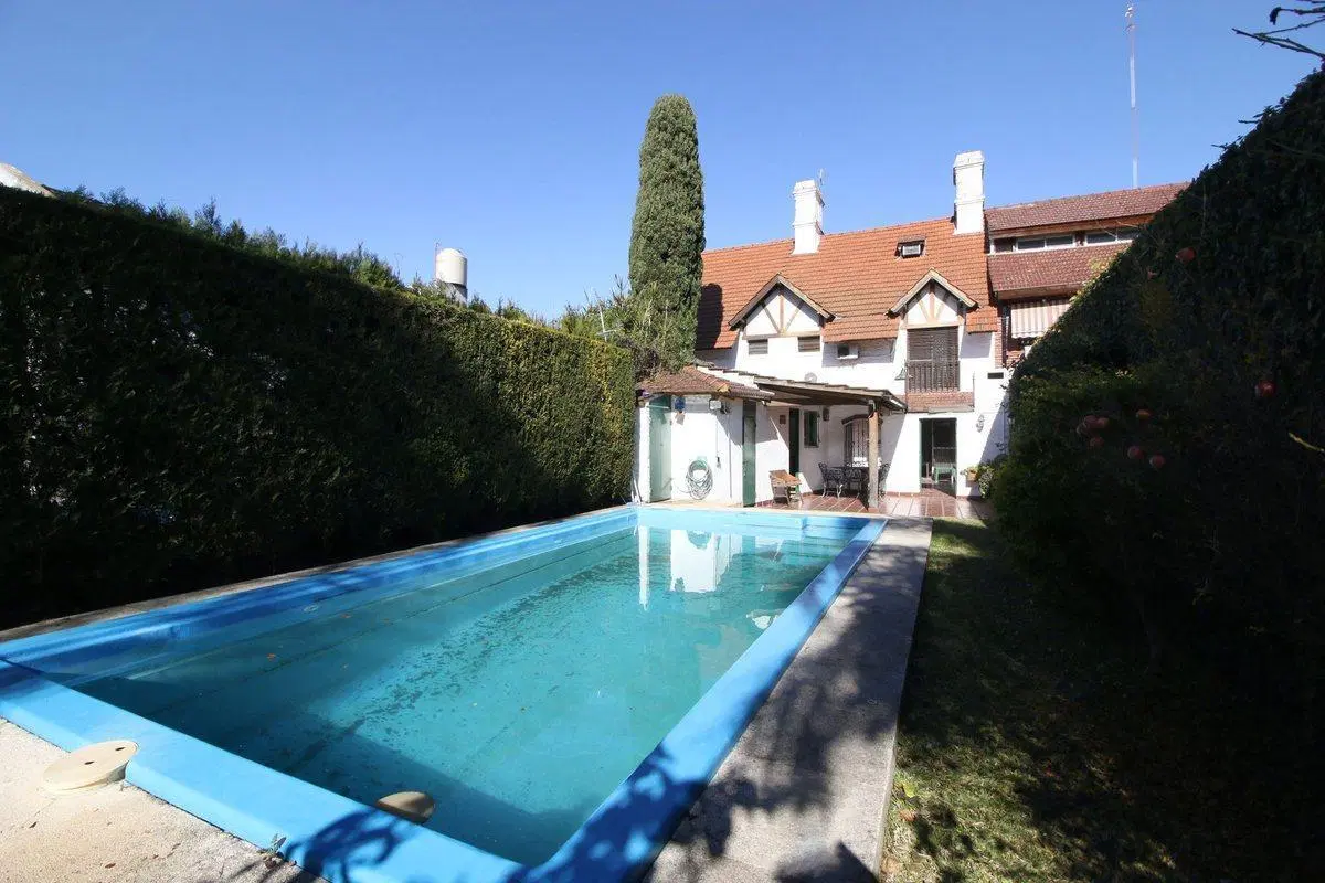 CASA VENTA CASEROS 5 AMBIENTES JARDIN PILETA 4