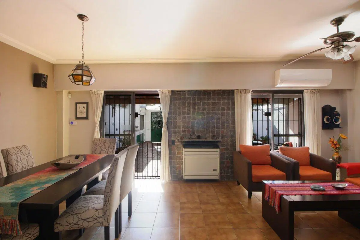 CASA VENTA CASEROS 5 AMBIENTES JARDIN PILETA 3