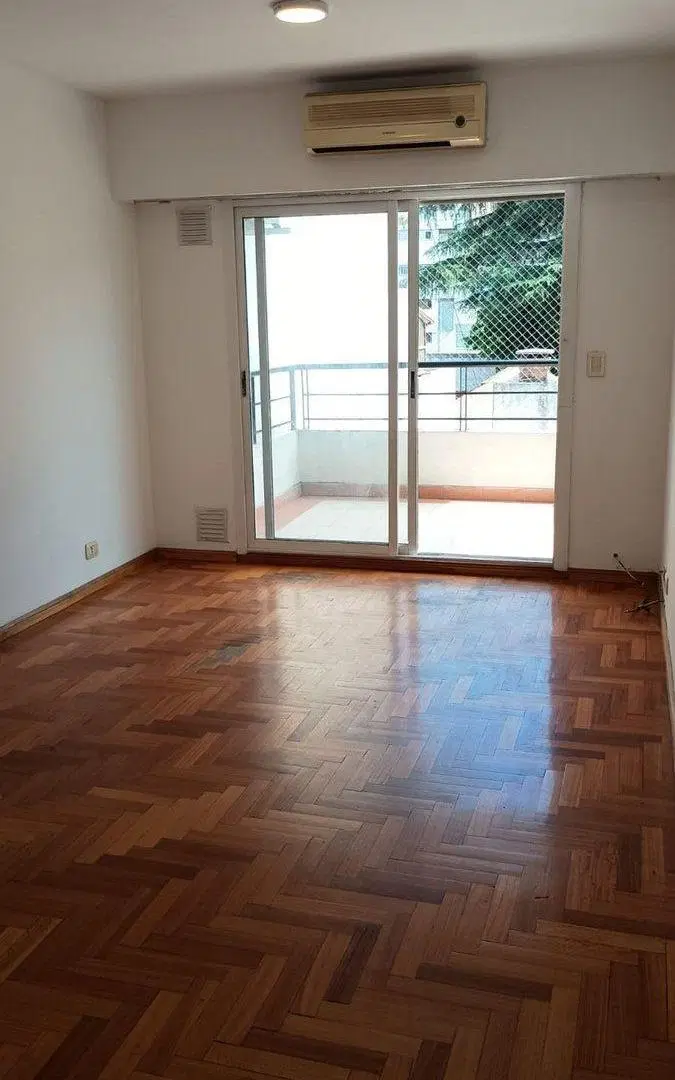 VENTA - DTO. 3 AMB. con balcón en FLORES 3
