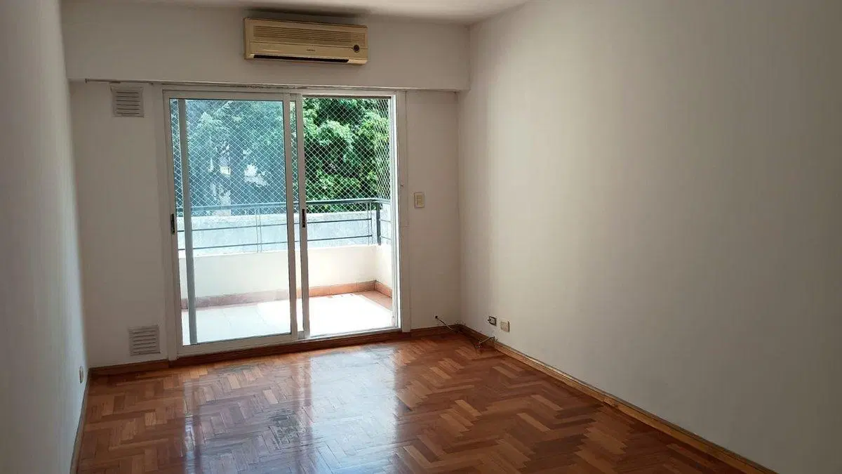 VENTA - DTO. 3 AMB. con balcón en FLORES 2