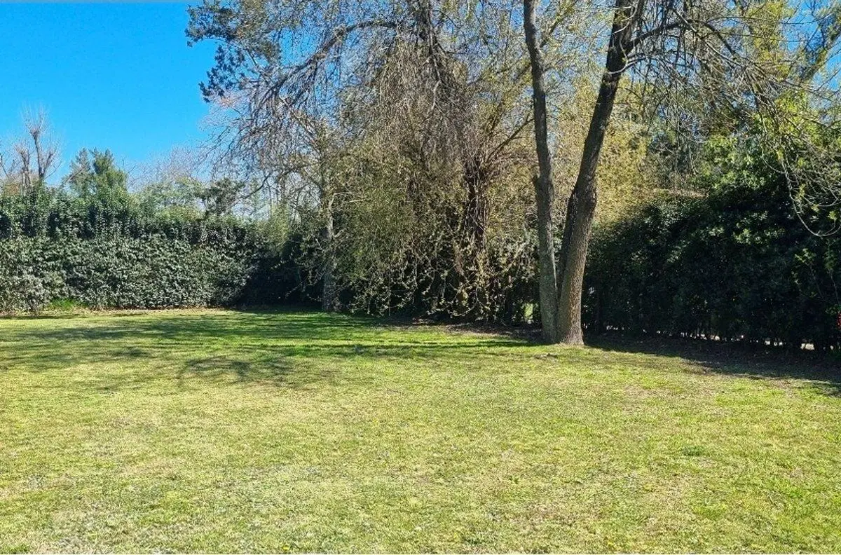 Terreno a la Venta en La Lonja, Pilar 3