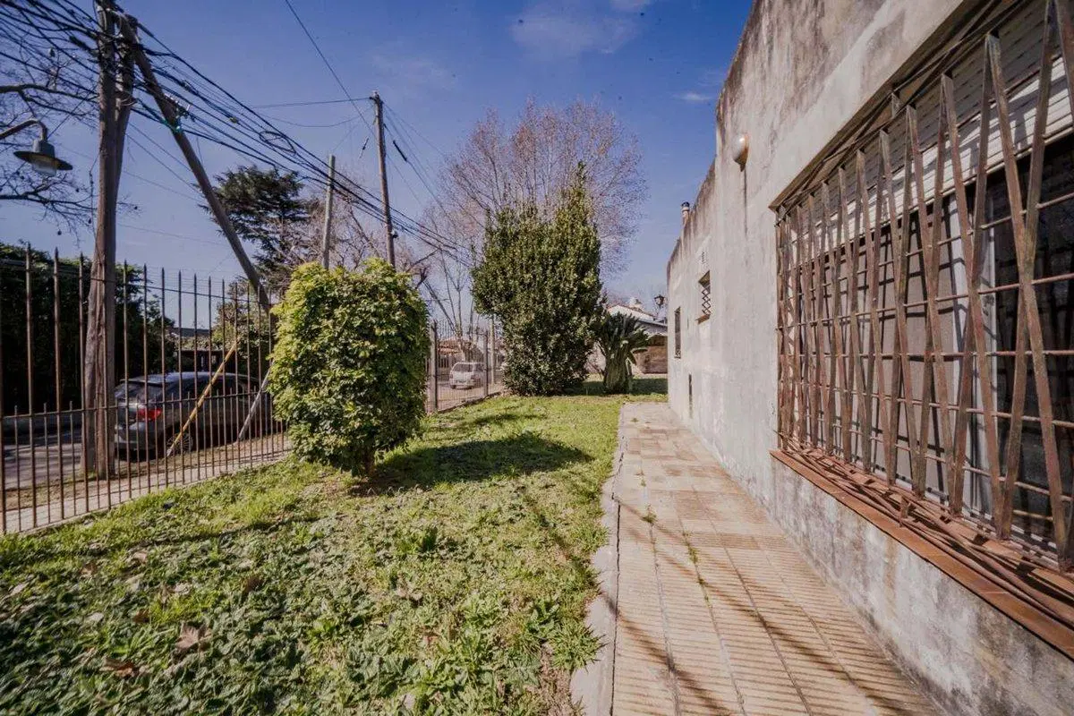 VENTA CASA 3 AMBIENTES SAN ISIDRO - LOTE 300 METRS 2