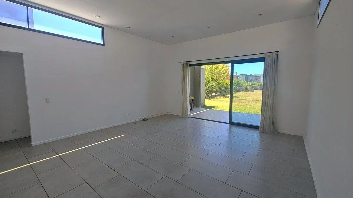 Casa 4 ambientes en Venta Barrio Nautico, permuta 3