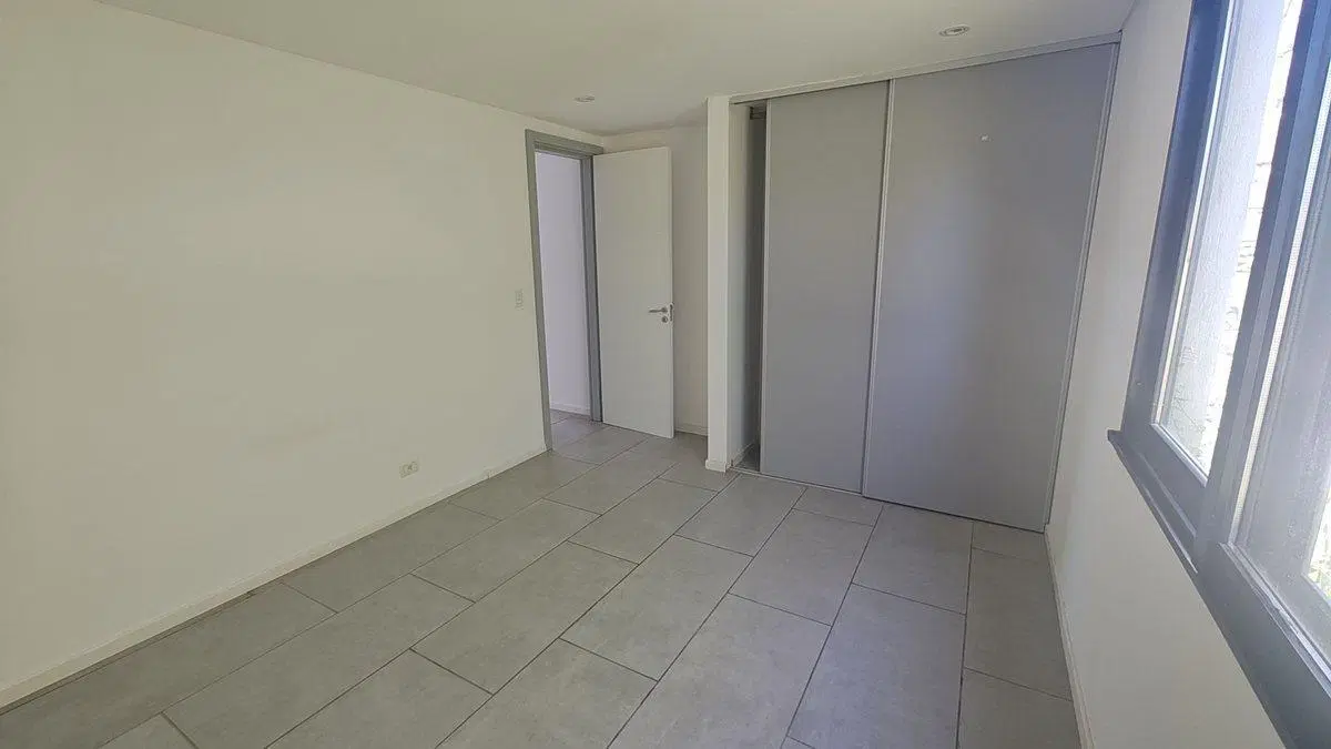 Casa 4 ambientes en Venta Barrio Nautico, permuta 5