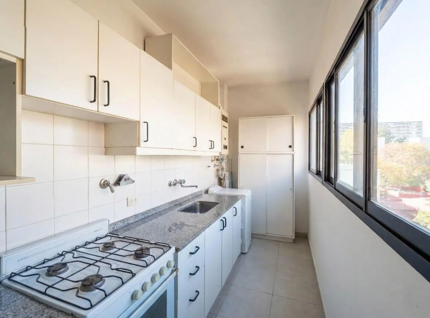 VENTA DEPTO 2 AMBIENTES CON COCHERA EN SAN ISIDRO 2
