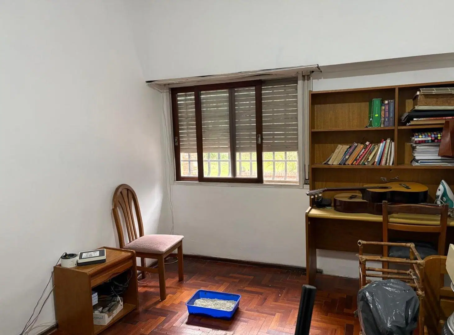 Chalet 4 ambientes con cochera y gran jardin 4