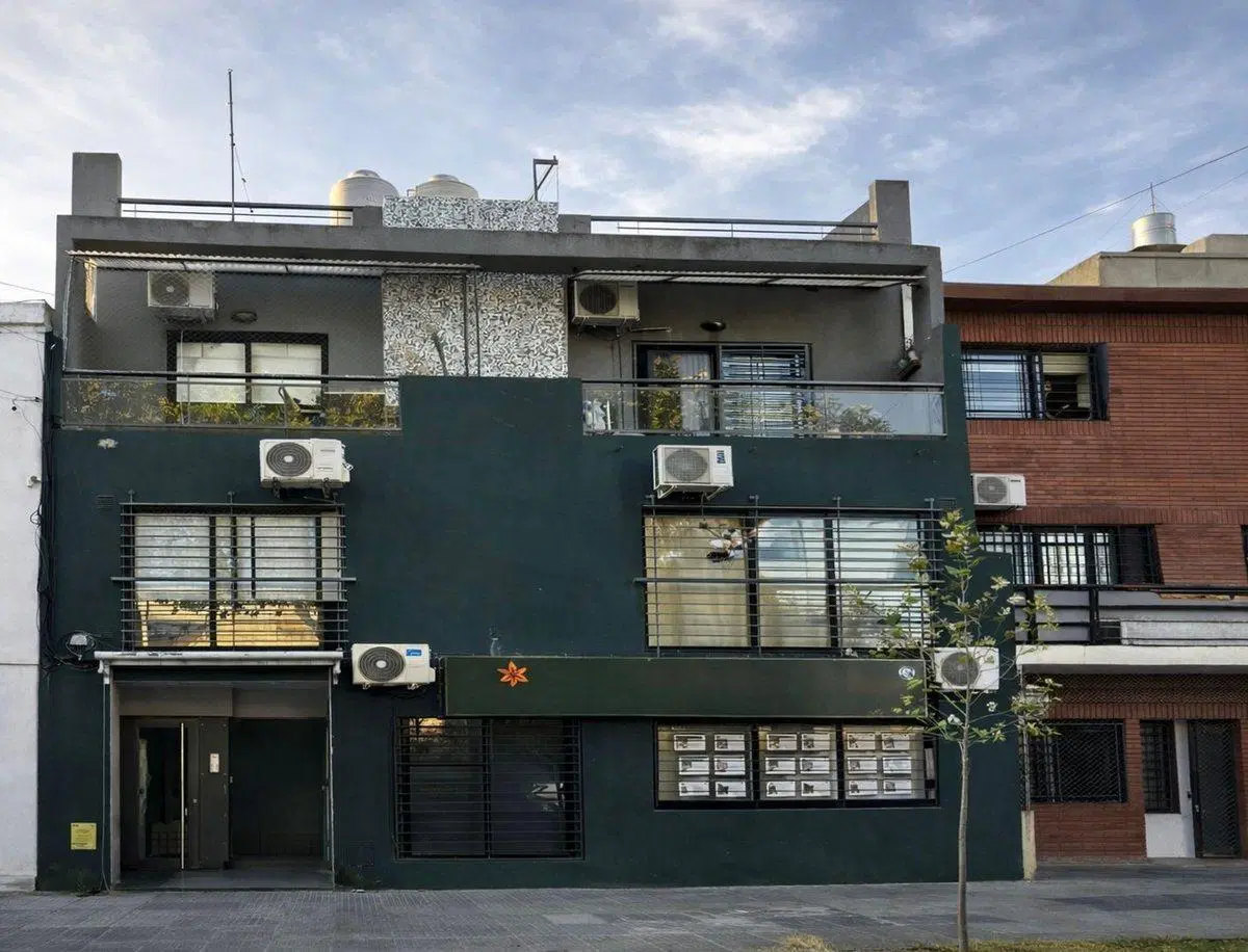 Venta PH con balcon y terraza en Va Urquiza 2