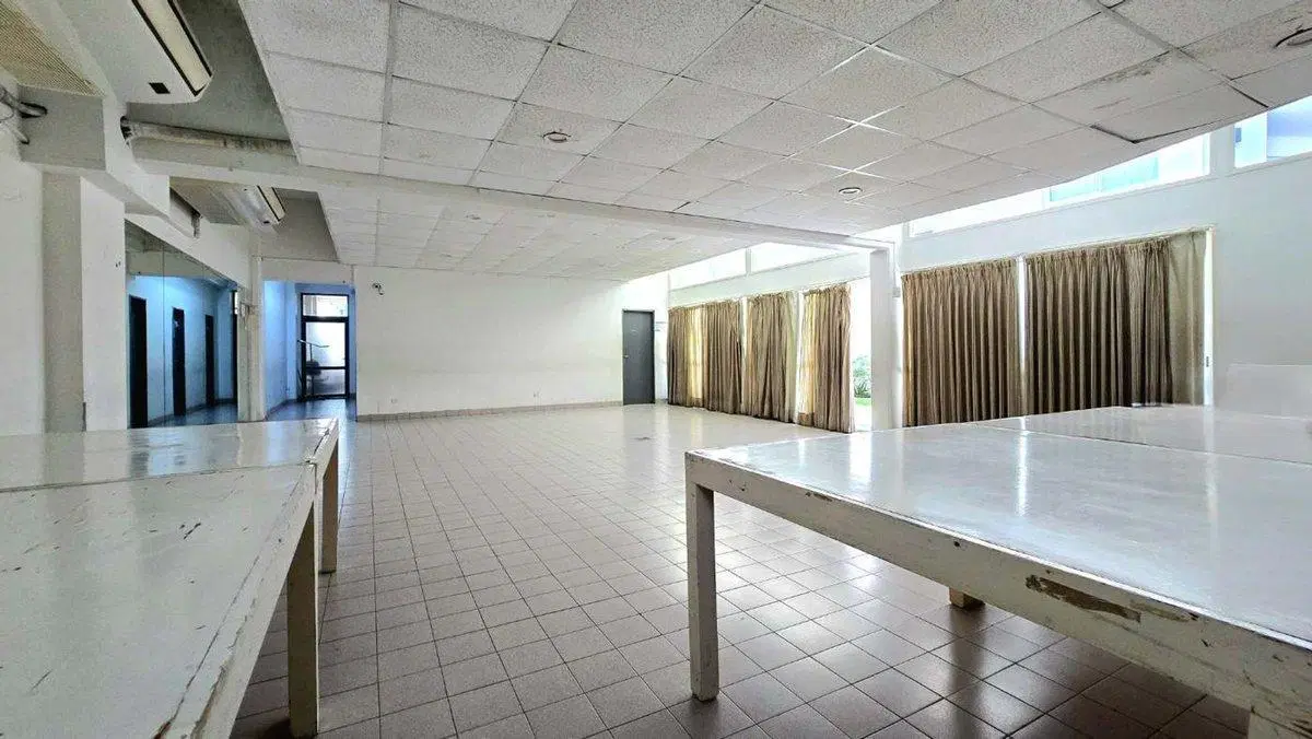 VENTA COCHERA CUBIERTA EN BELGRANO 3
