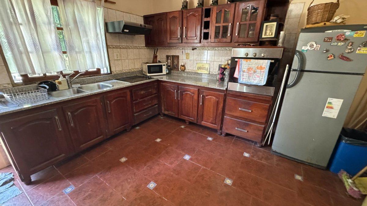 VENTA CASA 4 AMBIENTES CON PARQUE EN ESCOBAR