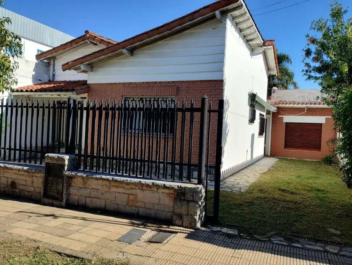 VENTA CASA 3 DORMITORIOS EN VILLA LUZURIAGA 2