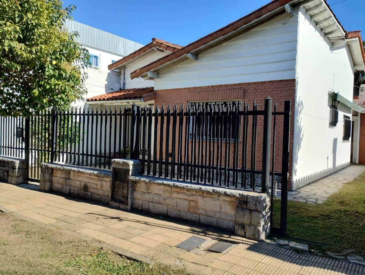 VENTA CASA 3 DORMITORIOS EN VILLA LUZURIAGA