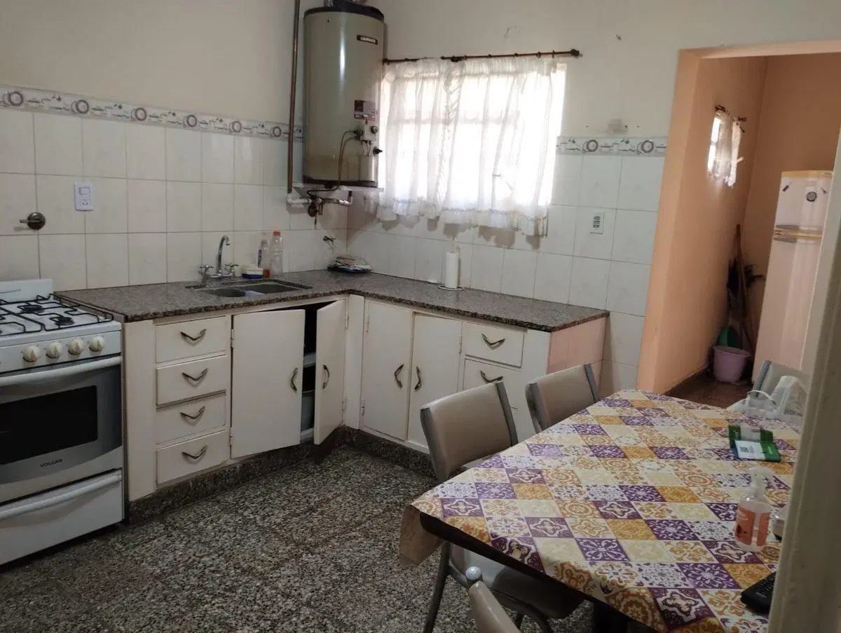 VENTA CASA 3 DORMITORIOS EN VILLA LUZURIAGA 3