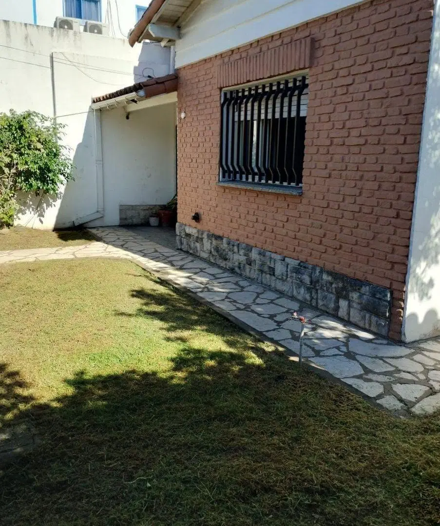 VENTA CASA 3 DORMITORIOS EN VILLA LUZURIAGA 4