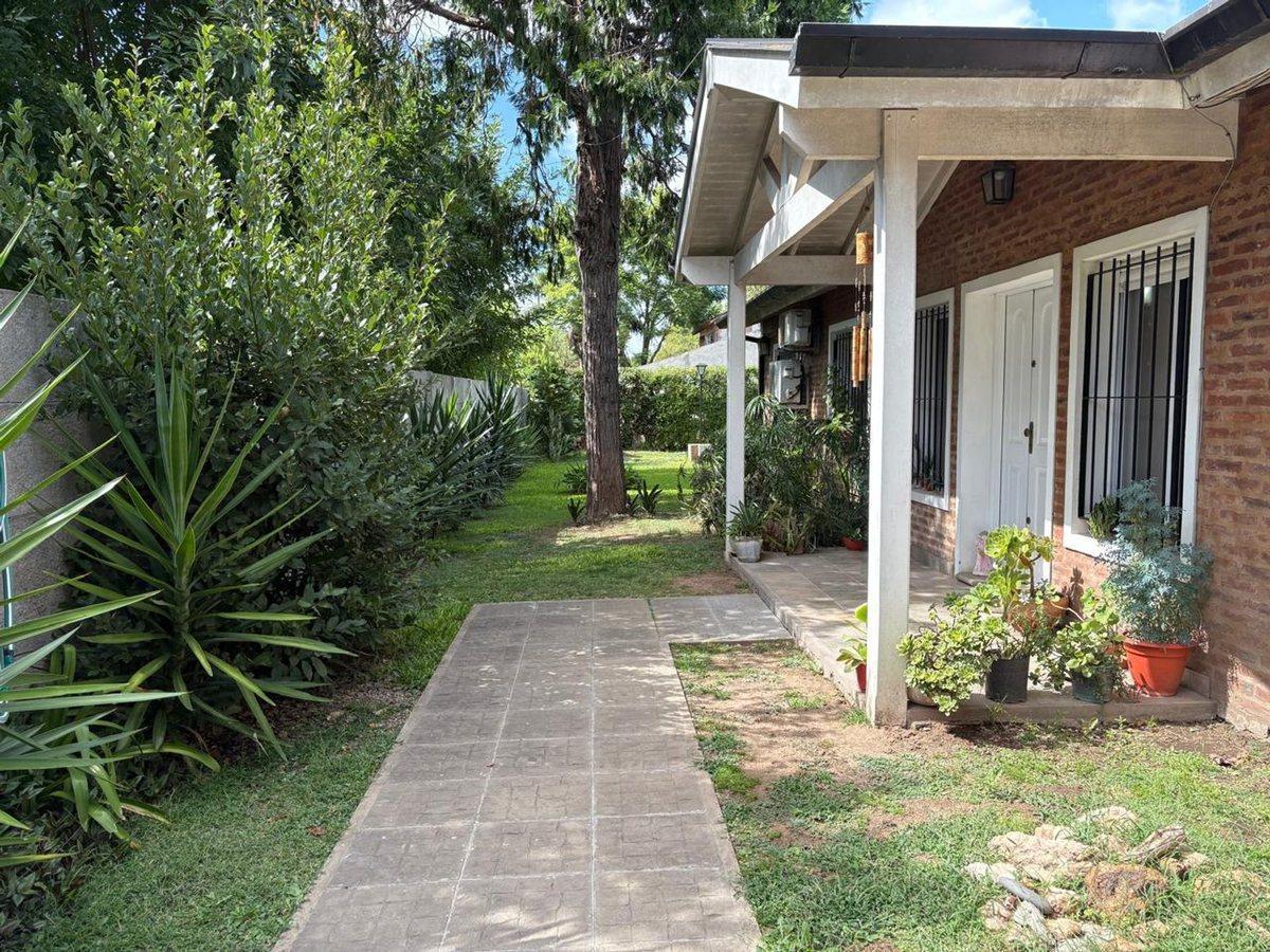 VENTA CASA 4 AMBIENTES LA BOTA BENAVIDEZ- PILETA