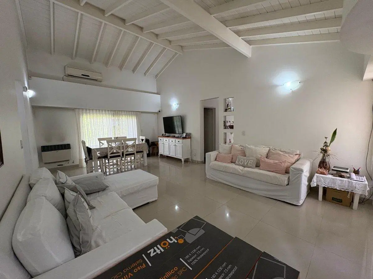 VENTA CASA 4 AMBIENTES LA BOTA BENAVIDEZ- PILETA 3