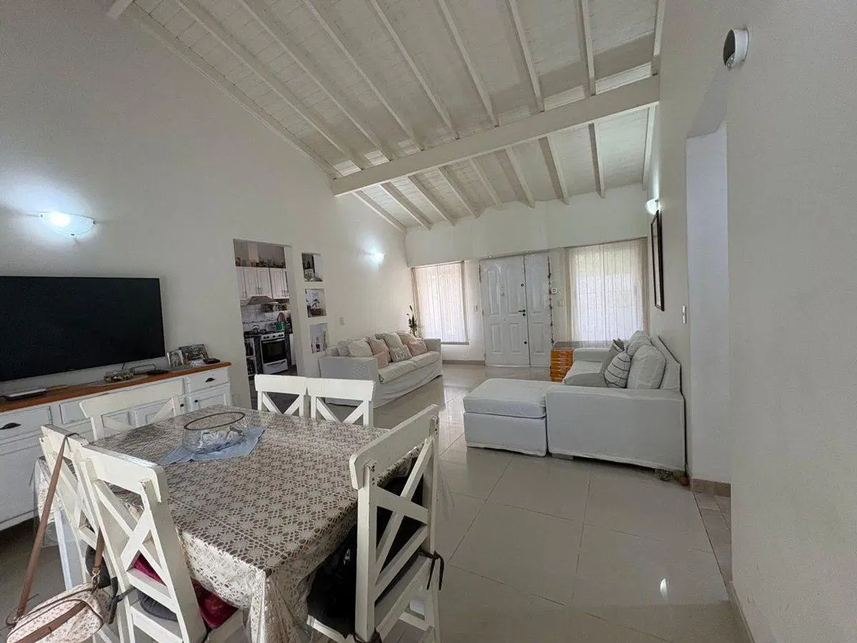 VENTA CASA 4 AMBIENTES LA BOTA BENAVIDEZ- PILETA 5