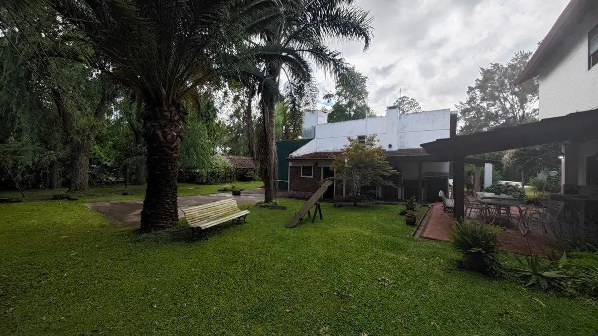 CASA EN VENTA BARRIO CUBE FRENTE AL LAGO 5