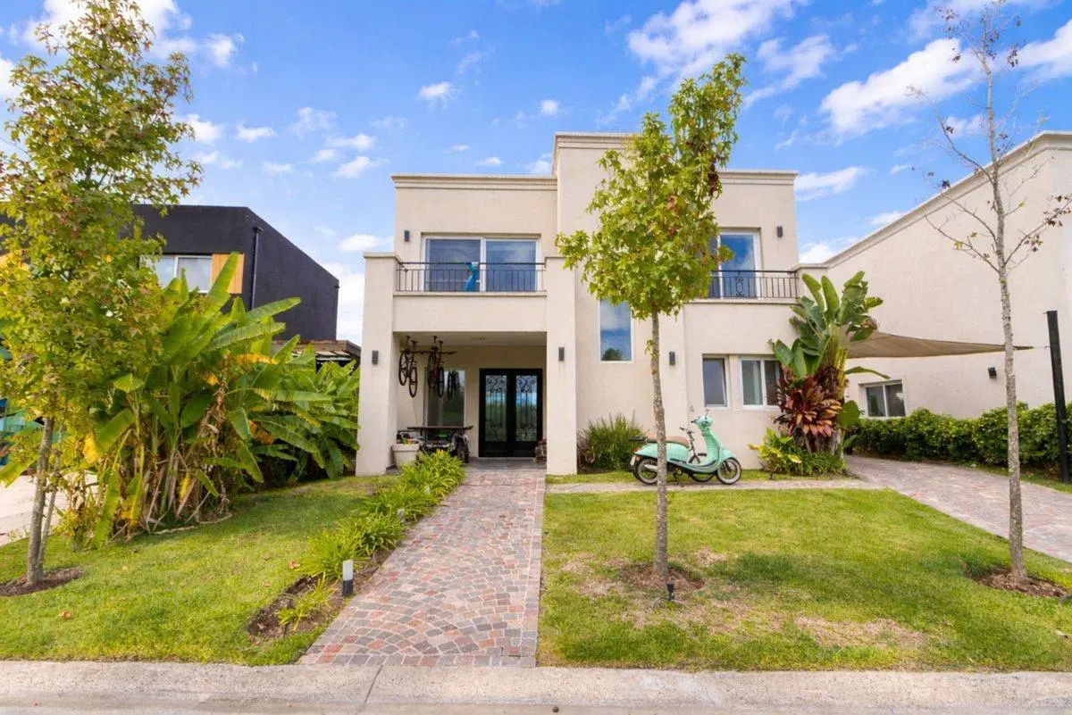 CASA EN VENTA VILAMARINA 1 - AL RIO Y CON AMARRA 4