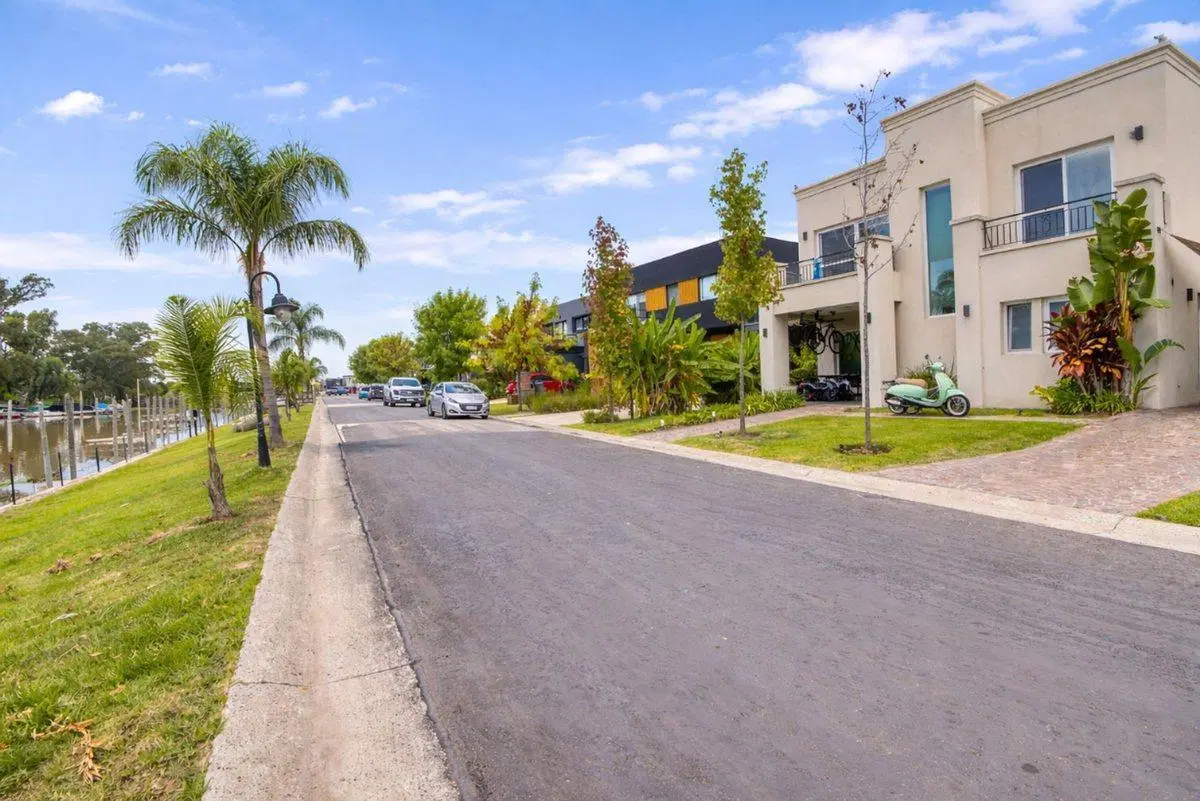 CASA EN VENTA VILAMARINA 1 - AL RIO Y CON AMARRA 2