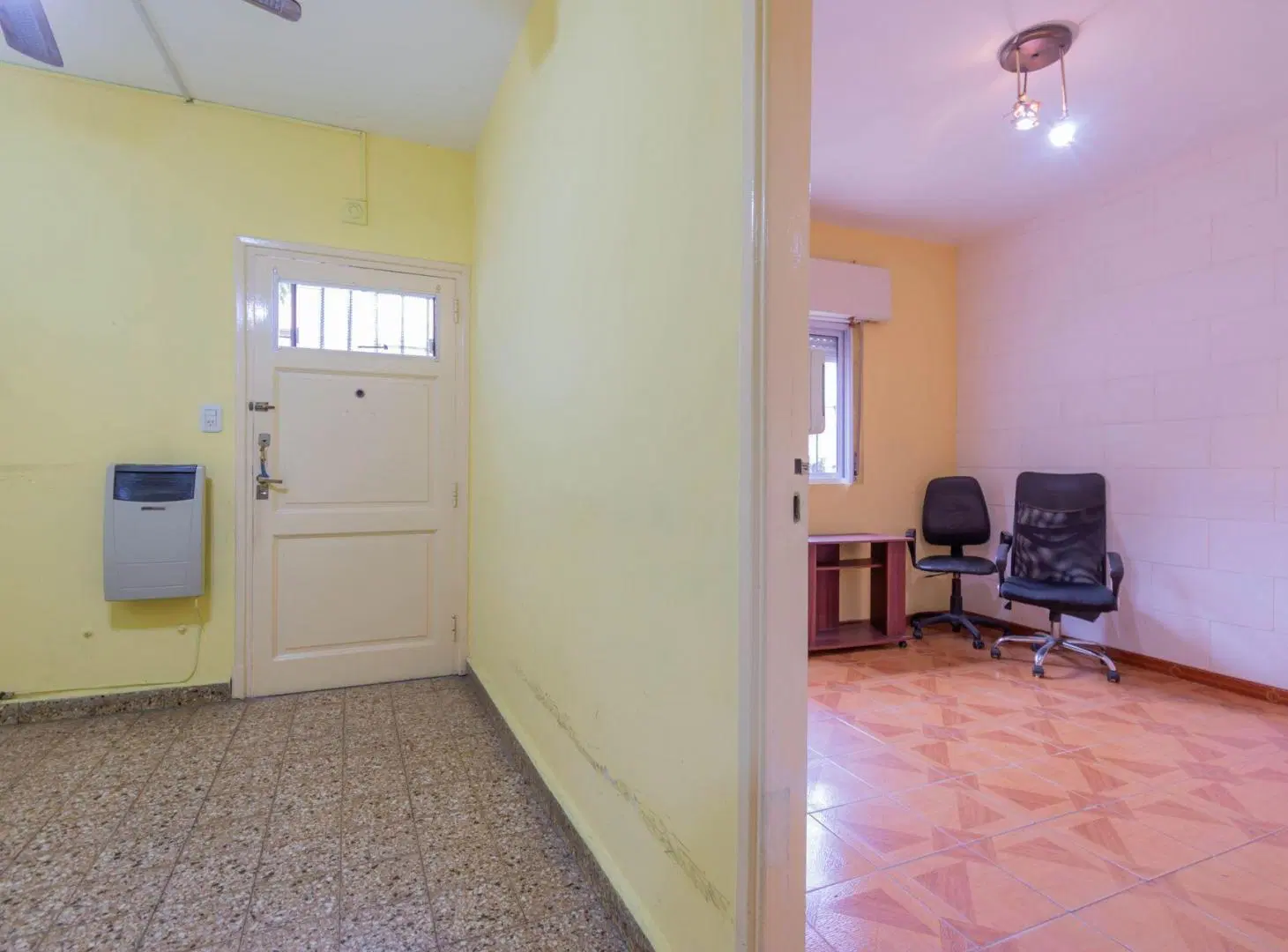 PH al frente - 4 ambientes con 2 patios y 2 baños 2