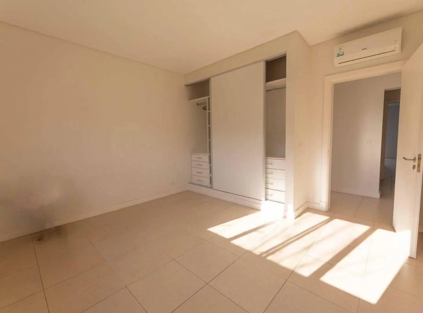Venta SAN RAFAEL 4 habitaciones + escritorio 2