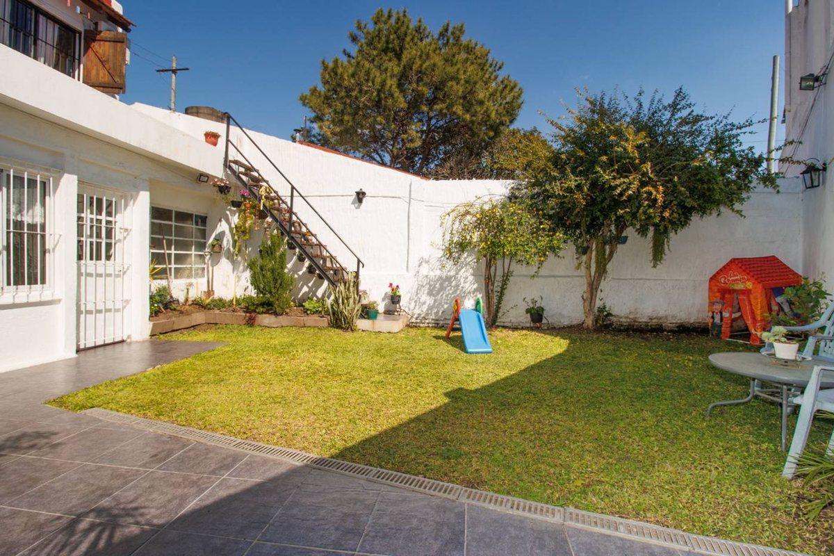 casa venta en Carapachay 5 amb. PERMUTA