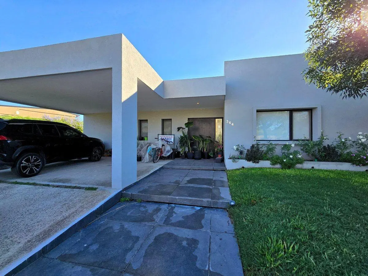 CASA CON PILETA DE 4 AMB EN SAN MATÍAS - ÁREA 3 4