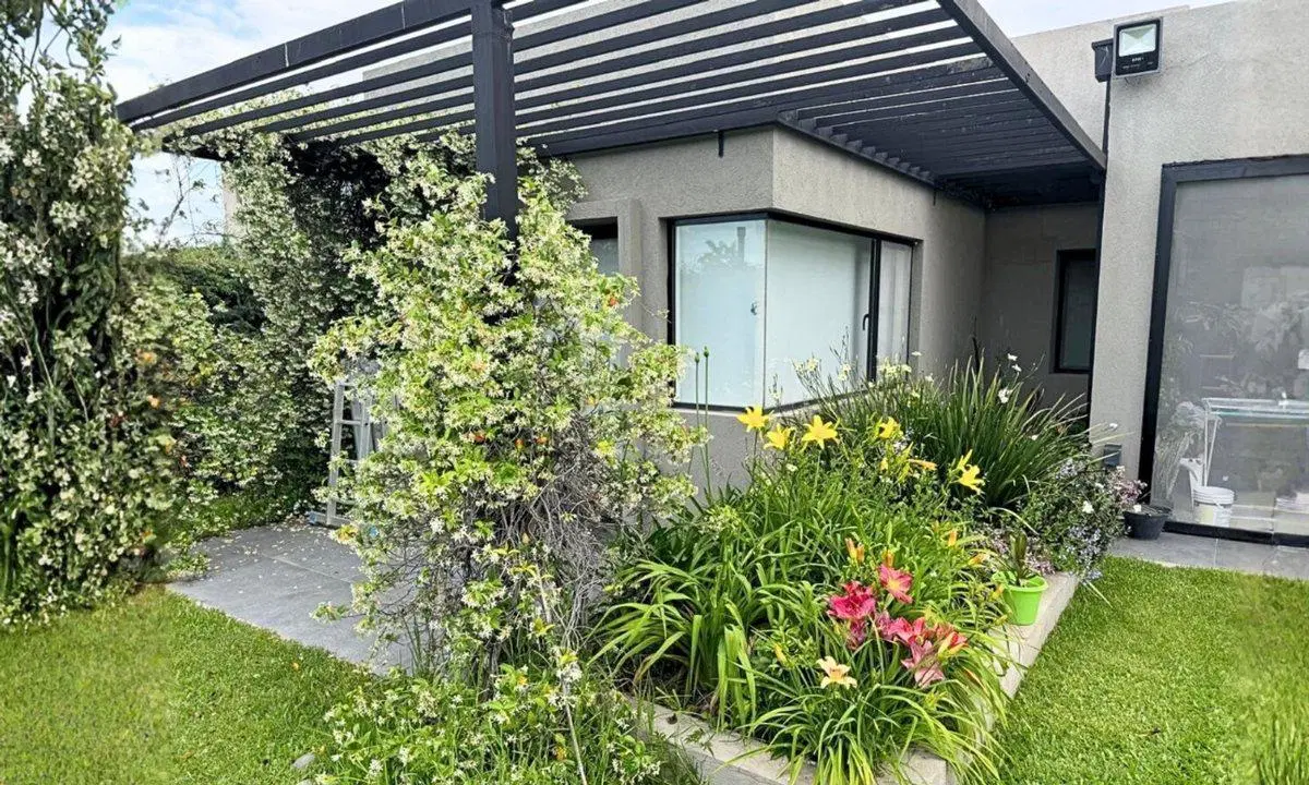 CASA CON PILETA DE 4 AMB EN SAN MATÍAS - ÁREA 3 2